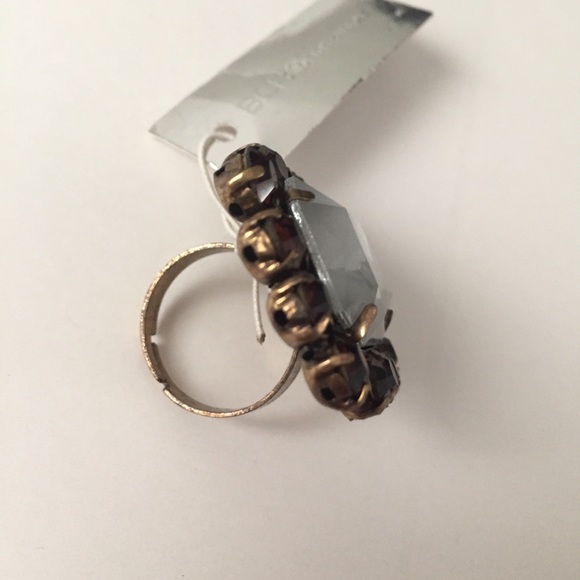 BCBGENERATION BIG COCKTAIL RING FAUX DIAMOND GOLD - Picture 4 of 6